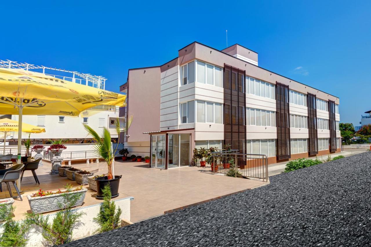 Sunny Hotel